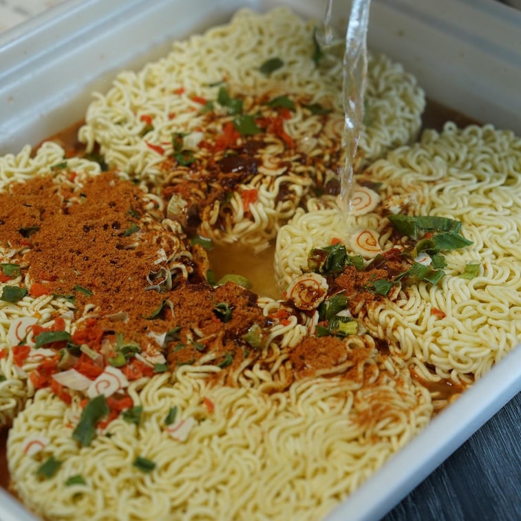 韓國AJUMMA REPUBLIC XL超大份拉麵 速食泡麵 辣味 365g【部落客同款】【大胃王挑戰】 4