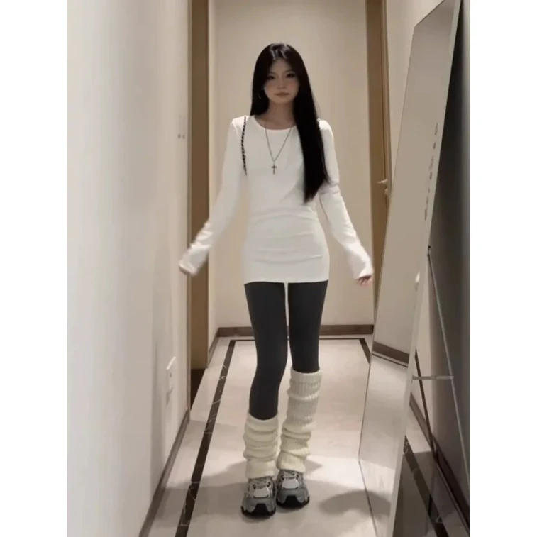 【중국 직배송】 에이포마이 블랙 벨벳 슬림핏 긴팔 기본티 XL 사이즈【가을/겨울 보온 이너】 고탄력 부드러운 피부 친화적 기모 허리 주름 슬림핏 미디엄 기장 패딩/니트/코트 레이어드 단품으로 바지/스커트와 코디 학생/유학생 통근 필수 사계절 기본템【여성 가을/겨울 이너 필수템】 3