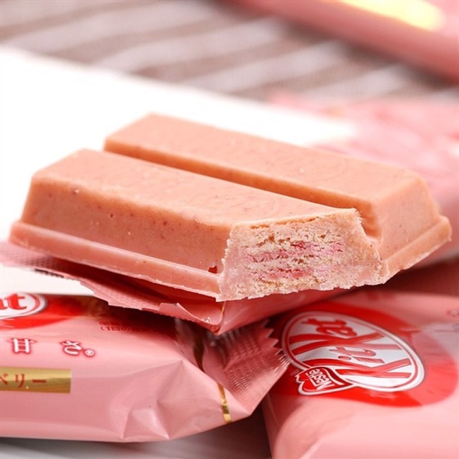 NESTLE Mini KitKat Chocolate Wafer Biscuits Strawberry Flavor 10 Pieces