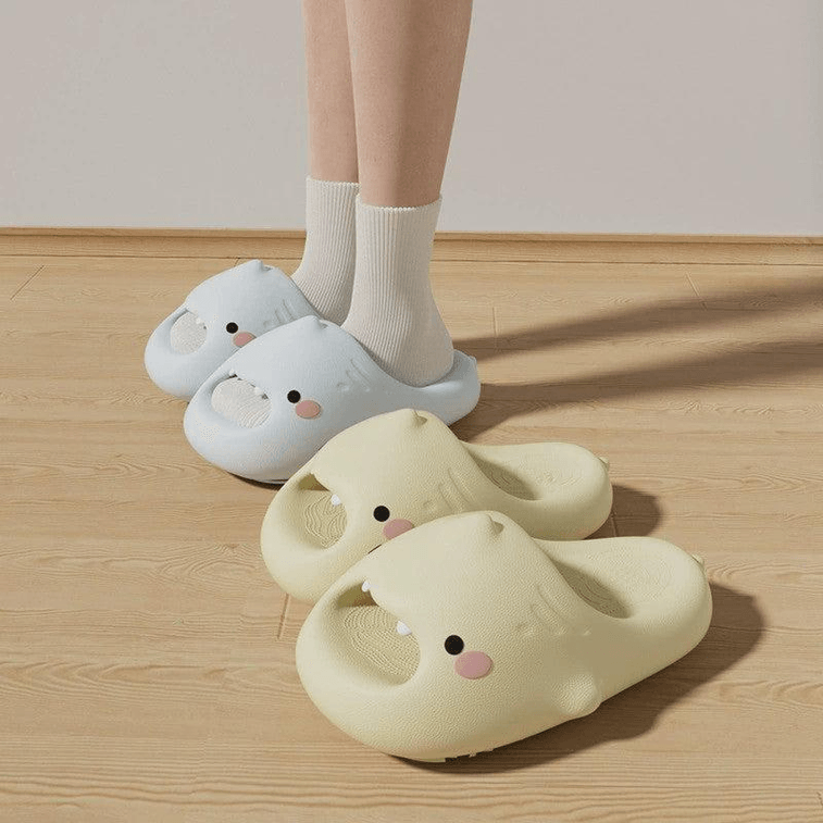 【中国直邮】 Lullabuy 鲨鱼宝宝踩屎感居家/外出拖鞋 情侣可穿 44-45 四色选-小蓝鲨 3