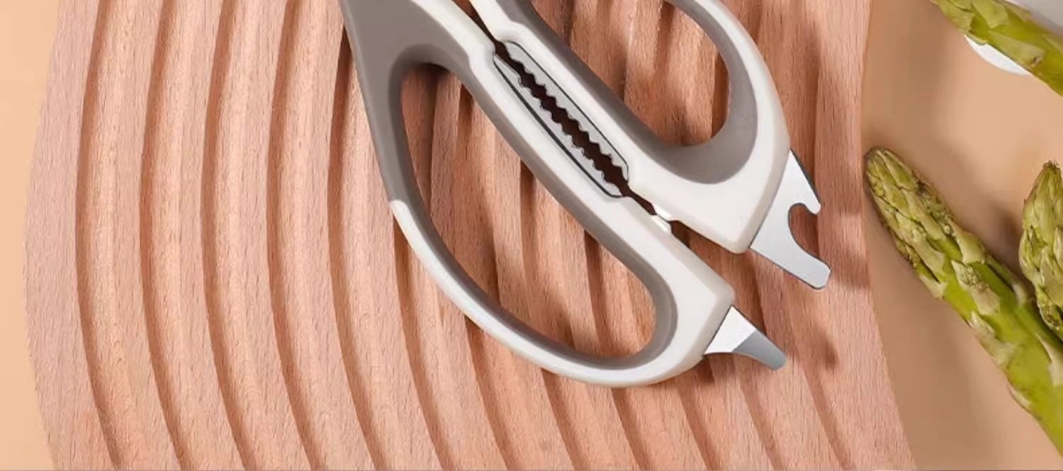  親太太 廚房剪刀不銹鋼多功能家用食物烤肉剪雞骨剪帶開瓶器核桃夾強力剪 白色 一把