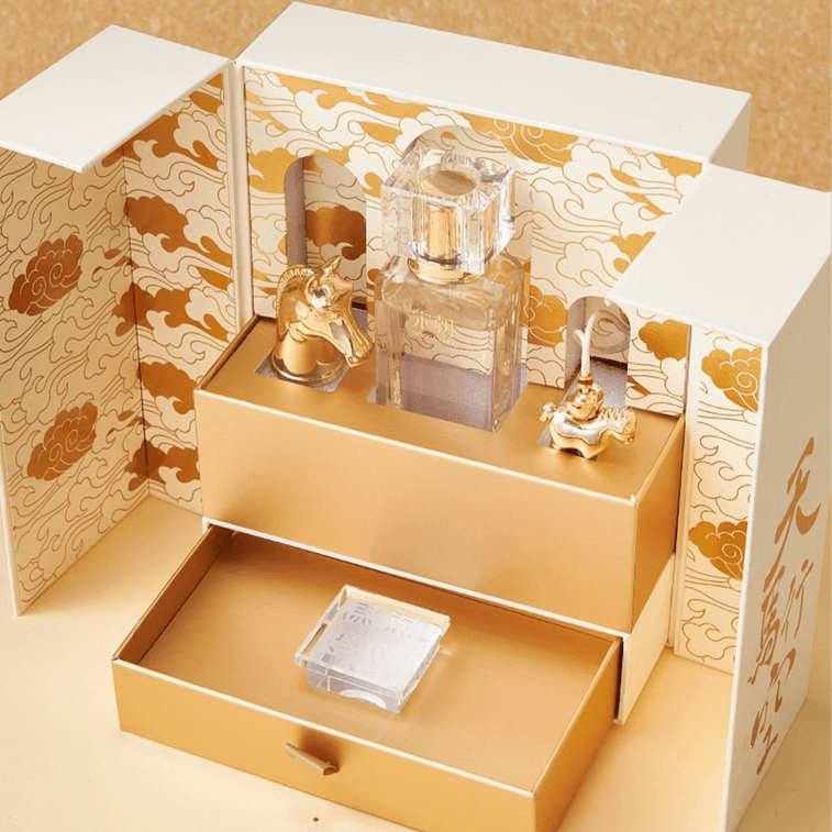 Celestial Steed Perfume Gift Set : Snow-Treading Tea Scent + Year of Horse Metal Cap + Pendant + Crystal Base 9