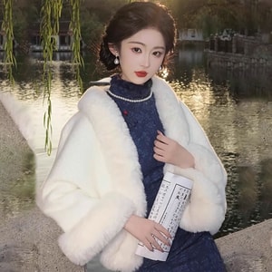 【中國直郵】 HSPM 溫柔氣質毛呢斗篷披肩純色仿獺兔毛大尺碼針織毛絨外套