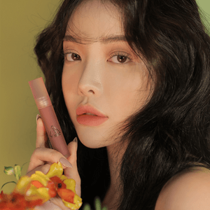 【Instagram top pick】3CE Korean Misty Lip Dew Long-lasting Hydrating Lip Glaze in Laydown Oolong Milk Tea - 0.16 oz 