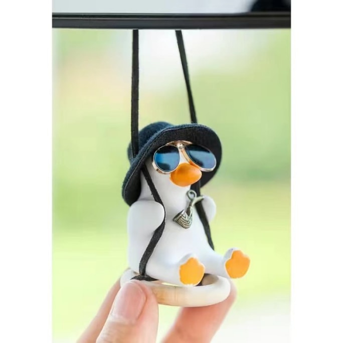 Car smoking pipe duck car pendant Cute little duck aromatherapy pendant decoration 1 piece