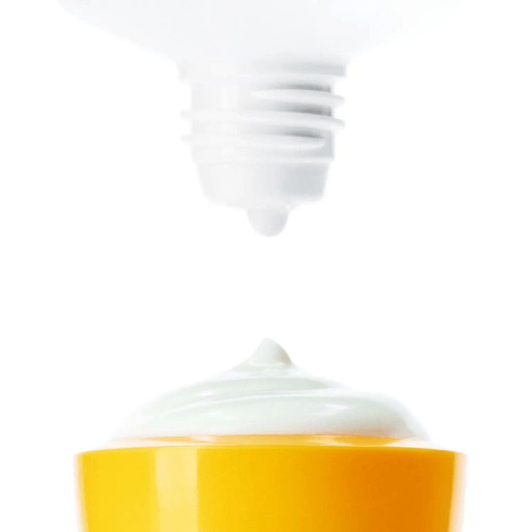 Zero-Cast Moisturizing Finish Sunscreen 50ml 3