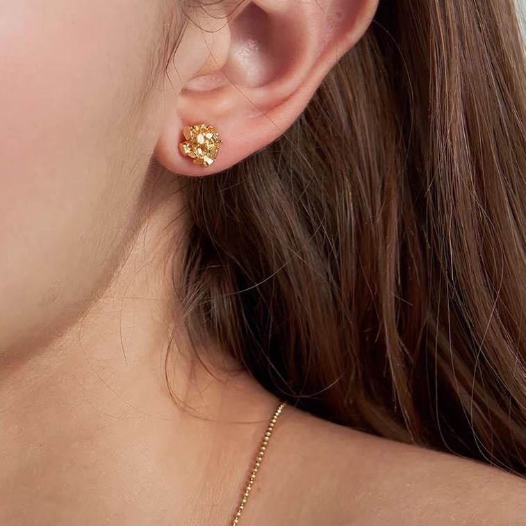 Fancy Jasmine 闪耀金属不规则熔岩肌理感碎石金色耳钉 璀璨星河满天星 感碎石金色耳钉 1对 【附赠Facny Jasmine高端抽拉悬浮首饰盒】 4