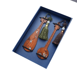 Chinese style cultural and creative gift: emerald bamboo+proud chrysanthemum double bookmark 3.4 * 13cm