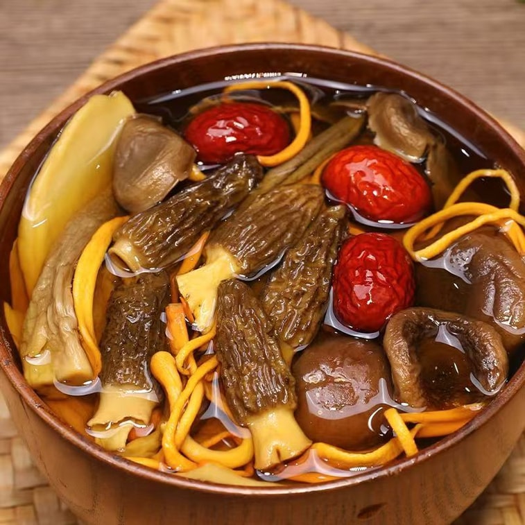 生二（モリーユ茸6％添加）、椎茸、ナツメ、その他のきのこスープの具材、50g。 3