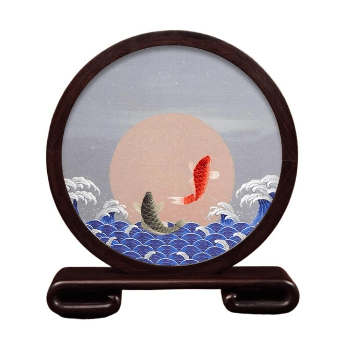 [중국 직송] 절묘한 수저우 자수 수제 실크 자수 장식 - 높이 뛰어오르는 잉어 (21.5*24*4.5cm)