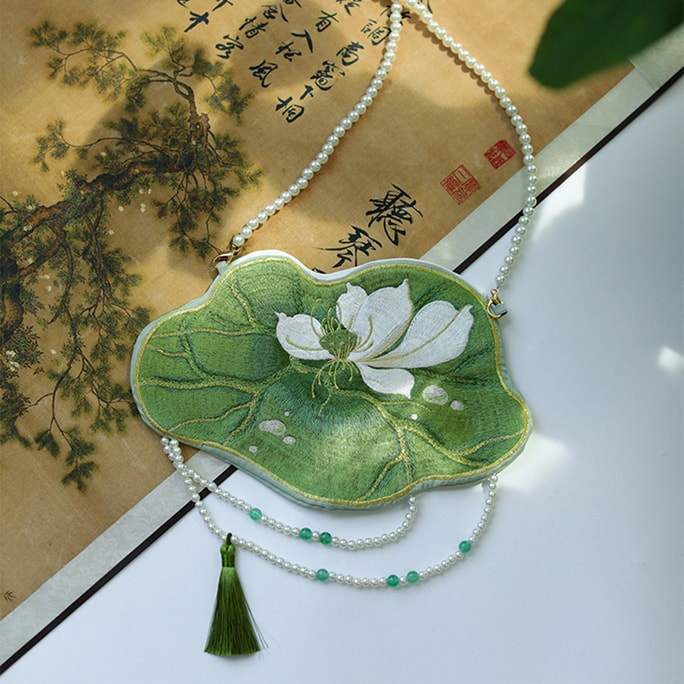 【中国直邮】 HSPM 新款重工刺绣汉服百搭白菜手工包斜挎包 清露荷音款 M 1个装