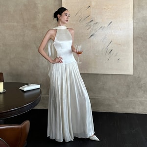 【中国直邮】 HSPM 法式挂脖连衣裙  订婚晚宴生日小轻礼服裙 气质绝美长裙  杏色 模特款 S