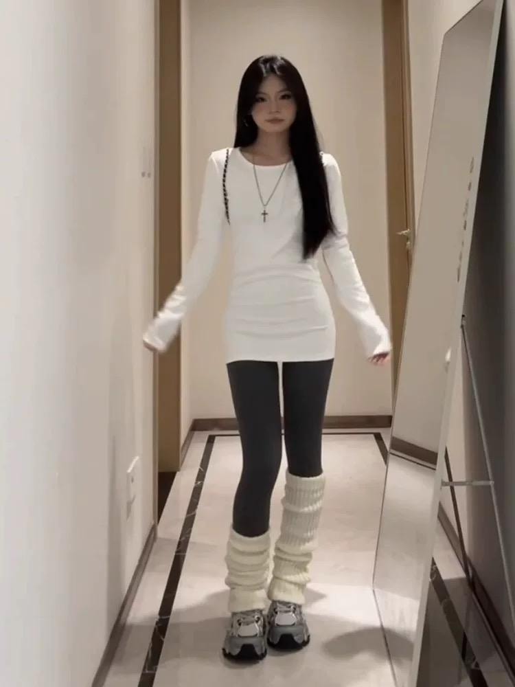 【中國直郵】 艾泊麥 淺灰色修身長袖打底衫L碼【萬能百搭內搭】圓領高彈力柔軟親膚 腰部褶皺顯瘦收腰 中長款疊穿羽絨服毛衣大衣 春秋單穿配褲裙 學生黨留學生通勤必備 四季基礎款【女生百搭打底神器】