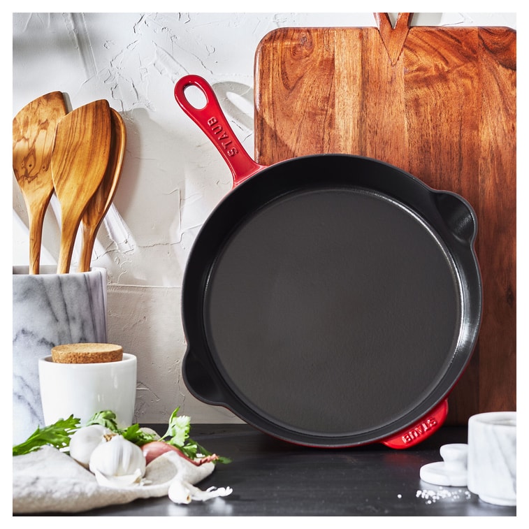 Cast Iron 11-inch Traditional Skillet 11-inch / Cherry 4