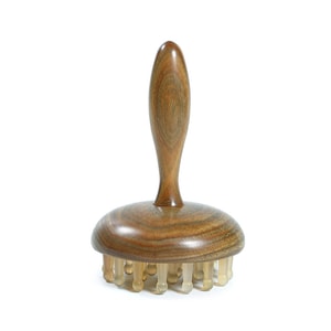 【中国直邮】 亲太太 檀木经络刷全身通用肩颈部腹部按摩揉肚子羊角指环按摩梳  绿檀 1个装