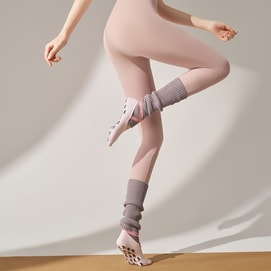 【中国直邮】 HSPM 新款百搭潮流时尚防滑吸汗透气普拉提训练袜防滑瑜伽袜 1双 柔雾粉棕 F