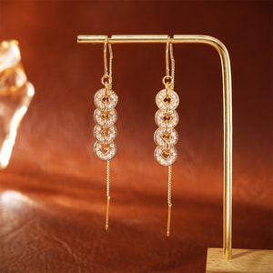 【中國直郵】 HSPM 新款精緻高級感輕奢小眾設計古法鑲鑽五帝錢耳線 F 1對