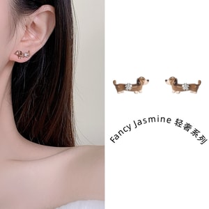 A pair of Korean-style cute coffee-colored Dachshund ear spikes with 925 silver needles, fashionable and high-end style earrings, soft and cute healing style