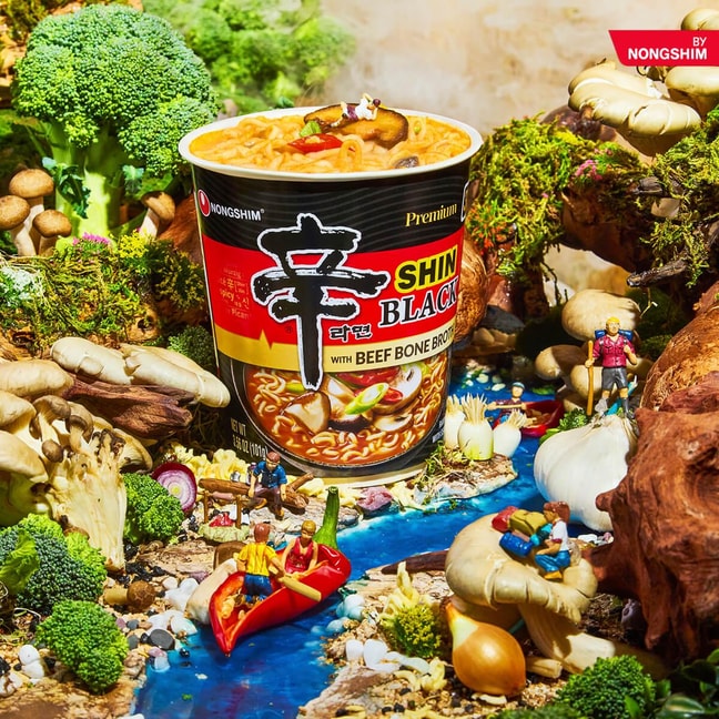 Premium Shin Black Ramyun -  Ramen With Beef Broth - Instant Noodles ,101g