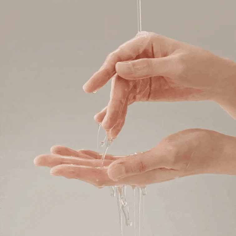 SKIN1004 센텔라 아시아티카 라이트웨이트 클렌징 오일 (마다가스카르) 200ml (한국) 이 클렌징 오일은 빠르게 유화되며, 순하고 자극이 없으며 피부를 건조하게 하지 않습니다. 6