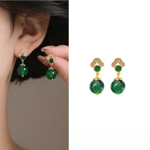 【新登場！中国風の吉兆雲瑪瑙スタッドピアス】マイクロペイントを施したヴィンテージピアス。14Kゴールドメッキ+S925シルバー。東洋の美学と控えめな高級感を兼ね備えたピアスは、洗練された雰囲気を添え、普段使いに最適です。