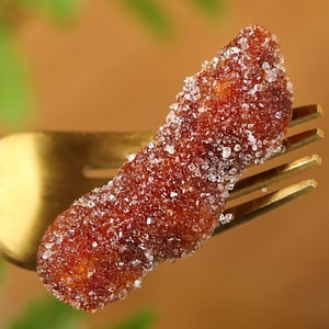 Yunnan Wild Tamarind Cake Pregnant Women Edible Rock Sugar Flavor Sweet and Sour Plump Independent Small Bag Preserved Snack 255g