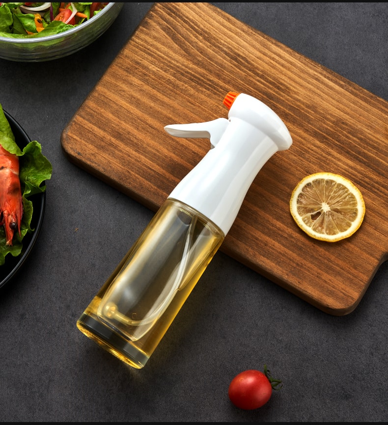 矢之作 厨房玻璃喷雾油壶 230ml 健康分油设计 厨房烹饪喷油瓶 均匀控油雾化喷壶 1 件 白色