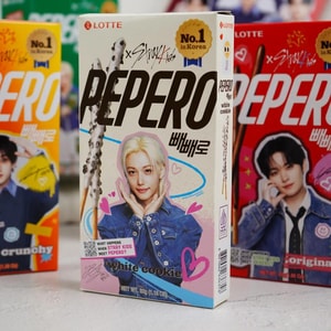 PEPERO White Chocolate Cookie Sticks 1.13 oz【Stray Kids Pick】【Packing May Vary】