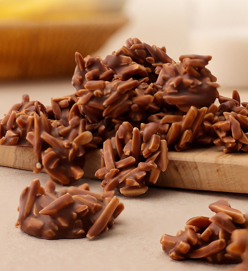 【中国直邮】 心之 小巧罐坚果巧克力 【100g*1罐】扁桃仁白巧克力  罐装