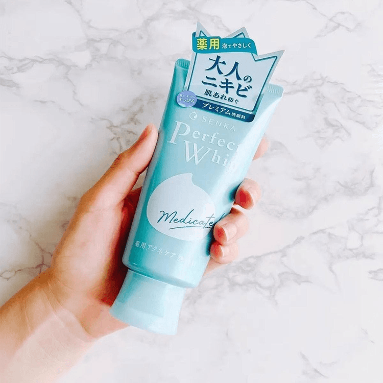 Perfect Whip Acne Clear Moisturizing Oil Control Cleanser 120g