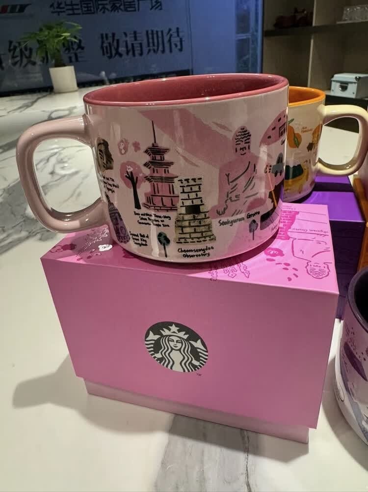 美国 STARBUCKS 星巴克 城市限定马克杯355ml【橙色精装礼盒】米白马克杯橙内釉 人鱼 logo 正版陶瓷杯 地标卡通印花高颜值水杯  厚实耐高温瓷质 家用办公咖啡牛奶杯【韩国旅行纪念文创】学生上班族桌面百搭送礼杯子