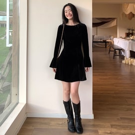 【中国直邮】 HSPM 黑丝绒长袖小黑裙 收腰短裙 复古气质设计感连衣裙 黑色 L