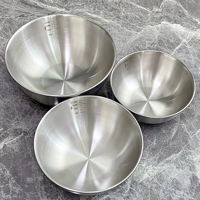 n 19cm 304 Stainless steel salad bowl Egg beater with graduated baking pan Cooking spray mixing bowl 5