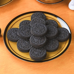 White Peach Oreos - Chocolate Sandwich Cookies with White Peach Cream, 3.42oz