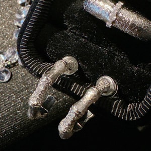 [중국 직배송] HSPM 빈티지 럭셔리 보석 상감 후프 귀걸이, 화이트 골드 도금 브러시드 대나무 모양 지르코니아 귀걸이, 1쌍