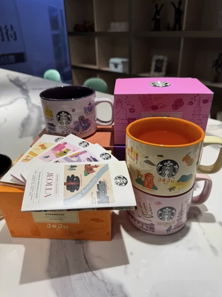 美国 STARBUCKS 星巴克 城市限定马克杯355ml【橙色精装礼盒】米白马克杯橙内釉 人鱼 logo 正版陶瓷杯 地标卡通印花高颜值水杯  厚实耐高温瓷质 家用办公咖啡牛奶杯【韩国旅行纪念文创】学生上班族桌面百搭送礼杯子