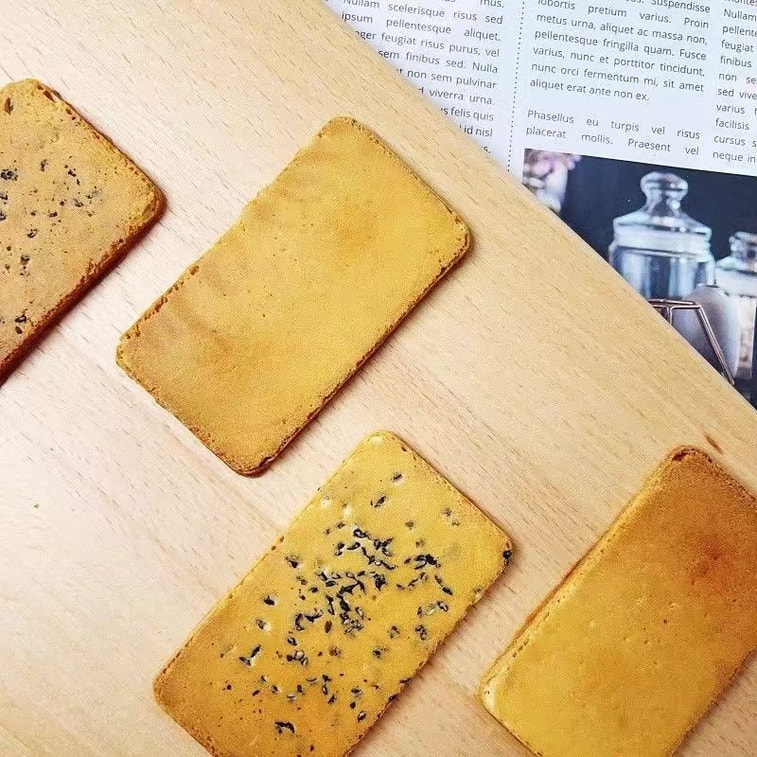 台湾 旺旺 天天开心鸡蛋煎饼 黑芝麻味 浓香炼乳味 白芝麻味  精选原料 酥脆可口 早餐下午茶 110g 4