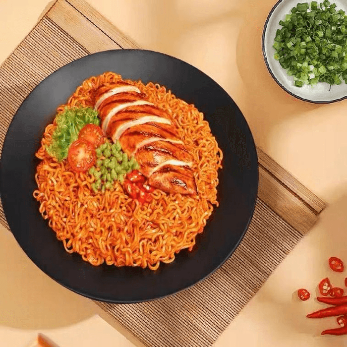 Instant noodle and fried chicken-flavored noodle mix, 86g per pack