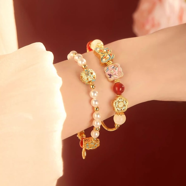 【中国直邮】 故宫淘宝 珍宝手串-半镯款1件 绾镯间 蝶舞珠华 优雅贴腕 一件尽显心意,赠予珍视的她(情人节/生日/本命年礼物甄选) 3
