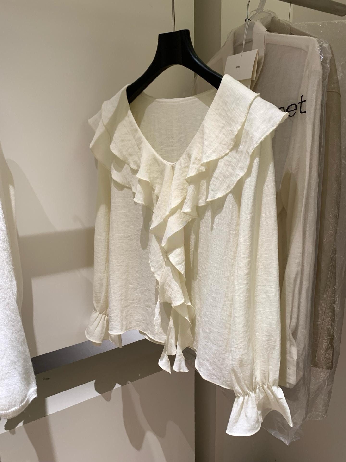 【加拿大直郵】 加拿大 SCENARIO 26春夏新款 輕柔花影荷葉邊上衣 米白色 均碼