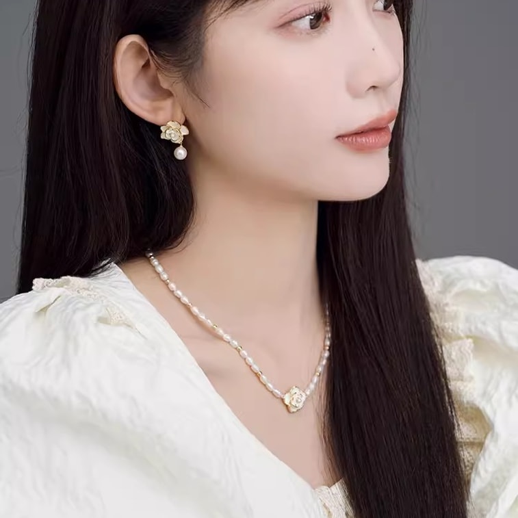 【中国直邮】 周大生 山茶花珍珠耳环银女气质优雅耳饰法式小香风耳钉生日礼物  山茶花 3