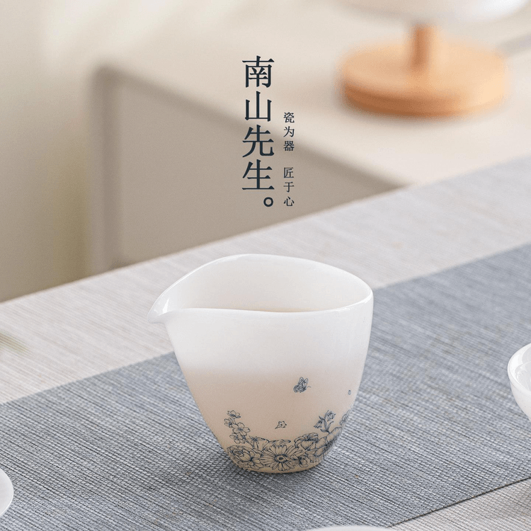 旧蔵 手描き粉彩 花卉文 馬蹄杯 二客揃 中国陶磁 茶杯 CL0455 中国直邮】 南山先生 蝶舞繁花公道杯薄胎白瓷公杯陶瓷分茶器 103*82mm