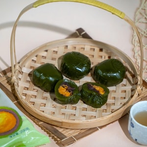 Qingtuan - Green Rice Ball ,  Red Bean and Egg Yolk Flavor, 4 Pieces, 7.05 oz