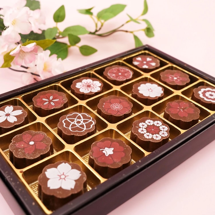 mon loire Sakura Pattern Chocolate Mon Loire 15 Pieces - Yami.com