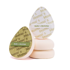 Maojiji ライトグリーンデニム 伸縮性パウダーパフ - 保湿ベースメイク、厚すぎないカバー力、5秒でブレンドして自然なヌードメイクに (2個パック、卵型)