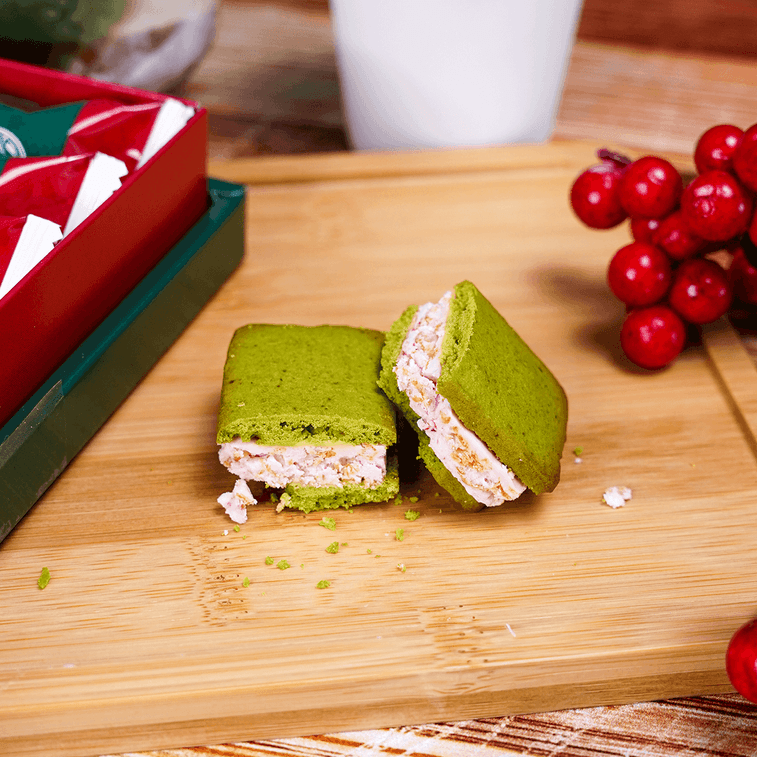 Uji Matcha Cookie with Strawberry Flavor Cream Filling 6pcs 9