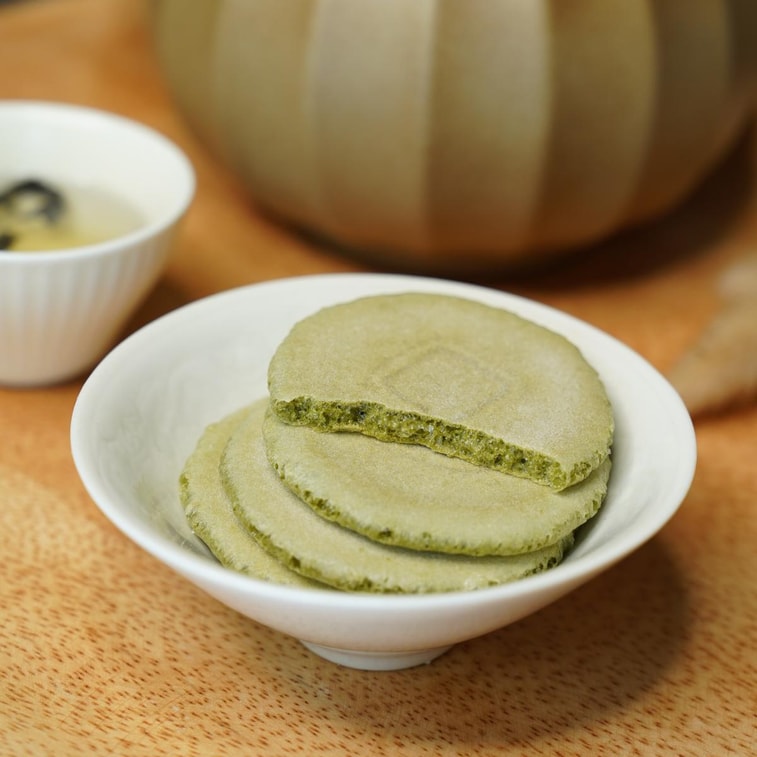 Kujiro Rice Crackers, Pack of  8 3