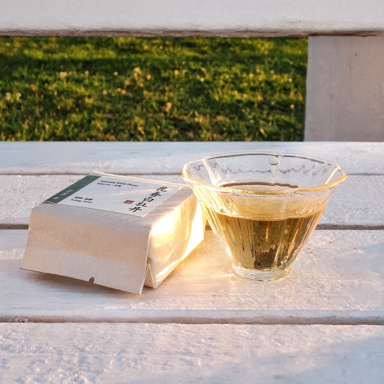 ZhaoTea、米国、花の香りの白牡丹、福建省福鼎白茶、3回煎じ、花の香りが強い、甘いお茶のスープ、12g（4g x 3） 4