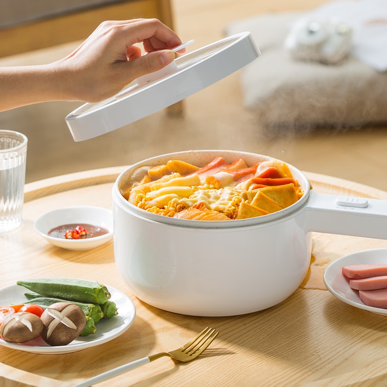 OLAYKS 【Édition Hou Minghao】Best-seller instantané Japon, Corée et Chine 【Émail breveté non toxique, contact alimentaire UE】100~120V Casserole électrique universelle 1.5L avec panier vapeur, cuiseur électrique multifonctionnel compact pour dortoir 9