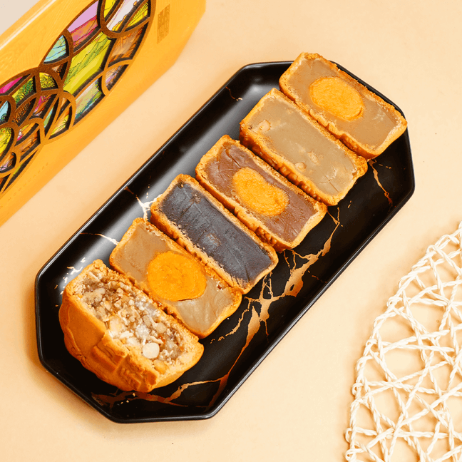 香港美心 东方之珠月饼 典藏月饼礼盒 6枚入 660g【蛋黄莲蓉月饼*1 蛋黄白莲蓉月饼*1 減糖蛋黄白莲蓉*1 減糖松籽仁白莲蓉月饼*1 栗子豆沙月饼*1 經典五仁月饼】【现货】【中秋礼盒】